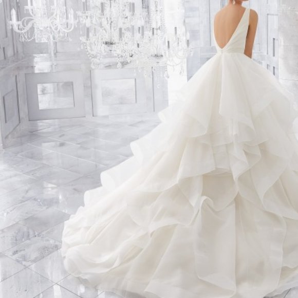 BEAUTIFUL WEDDING DRESS A-STYLE - Picture 2 of 5